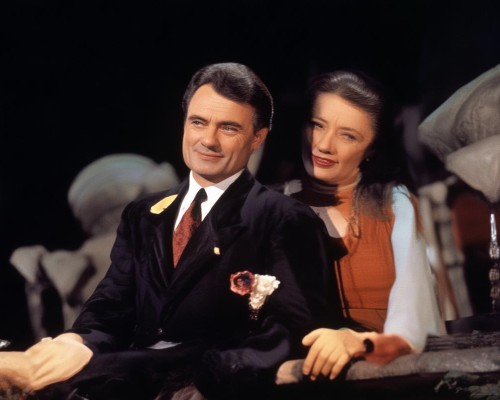 嗯，用户让我写一篇关于垫高鼻梁的文章，标题和内容都要写。首先，我得理解用户的需求。他们可能是在考虑进行鼻整形手术，或者对这个话题感兴趣。所以，文章需要专业但易懂，涵盖各个方面