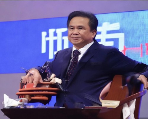 嗯，用户让我写一篇关于注射隆鼻的文章，标题和内容都要写。首先，我得确定标题，得吸引人，同时涵盖隆鼻和注射这两个关键词。可能用注射隆鼻，从选择到效果，全面解析这样的标题，既说明了方法，又涵盖了内容