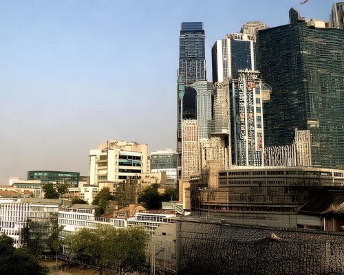 嗯，用户让我写一篇关于自体软骨的文章，标题和内容都要写。首先，我得理解自体软骨是什么，它在医疗中的应用。自体软骨是取自患者自身组织的，用于修复或替代损坏的软组织，比如关节、骨骼或皮肤