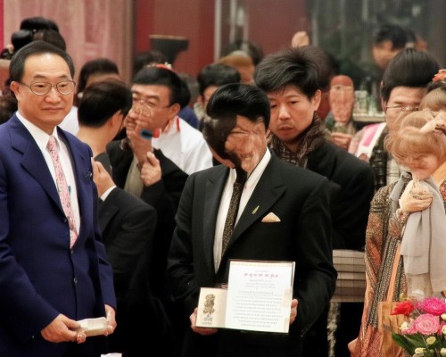 嗯，用户让我写一篇关于包膜挛缩的文章，标题和内容都要写。首先，我得弄清楚什么是包膜挛缩。包膜挛缩听起来像是一个医学术语，可能和某些疾病有关。我应该先查一下这个词的具体含义