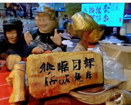 嗯，用户让我写一篇关于鼻修复手术的文章，标题和内容都要写。首先，我得确定标题，要吸引人又专业。可能用鼻修复手术，从选择到恢复的全指南这样的标题，既涵盖了手术的各个方面，又让人觉得全面有用