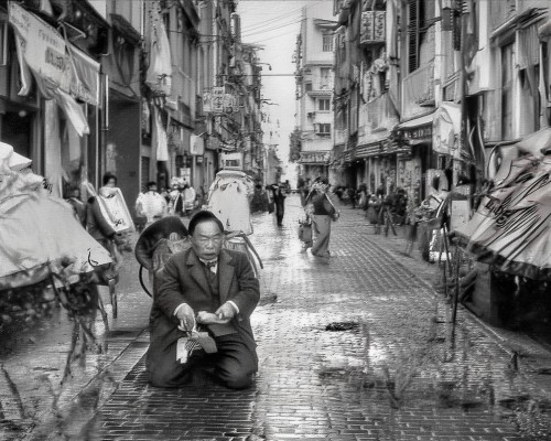 嗯，用户让我写一篇关于超体的文章，标题和内容都要写。首先，我得弄清楚超体指的是什么。可能是指一种超现实的体态，或者是某种科技产物？或者是网络上的一个梗？我需要先确定这个词的具体含义