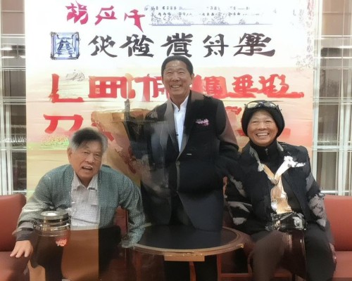 嗯，用户让我写一篇关于鼻修复手术的文章，标题和内容都要写。首先，我得确定用户的需求是什么。可能他们需要一篇信息全面的文章，帮助读者了解鼻修复手术的相关知识