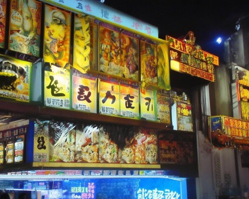 嗯，用户让我写一篇关于鼻修复手术的文章，标题和内容都要写。首先，我得确定用户的需求是什么。可能他们需要一篇详细的介绍，帮助读者了解鼻修复手术的相关信息