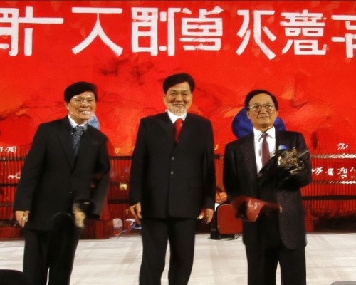 嗯，用户让我写一篇关于塌鼻梁矫正的文章，先写标题，再写内容，内容不少于1000字。首先，我得理解用户的需求。他们可能需要一篇结构清晰、内容详实的文章，可能是用于健康教育、美容咨询或者医学参考