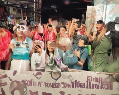 好，用户让我写一篇关于假体隆鼻的文章，标题和内容都要写。首先，我需要确定标题，得吸引人又专业。假体隆鼻是一个比较热门的话题，所以标题要简洁明了，同时能引起读者的兴趣