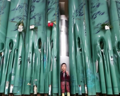 嗯，用户让我写一篇关于鼻额角调整的文章，标题和内容都要写。首先，我得弄清楚什么是鼻额角调整。鼻额角是指鼻梁和额头之间的角度，调整的话可能涉及到美容手术或者自然的改善方法