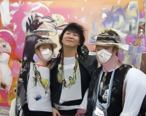 好，用户让我写一篇关于网红鼻的文章，标题和内容都要写。首先，我需要明确网红鼻指的是什么。可能是指网红的鼻子，或者是网红鼻孔之类的，但更可能是指网红在社交媒体上流行的鼻子造型或者相关话题