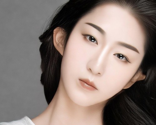 好，用户让我写一篇关于肋骨鼻的文章，标题和内容都要写。首先，我需要明确肋骨鼻是什么。查了一下，肋骨鼻是指鼻中隔软骨或肋软骨的骨化，导致鼻部异常突出，可能影响呼吸和美观