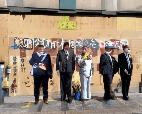 嗯，用户让我写一篇关于注射隆鼻的文章，关键词是注射隆鼻。首先，我需要确定文章的结构和内容。标题已经给出，是注射隆鼻，从选择到术后护理，所以接下来是内容部分