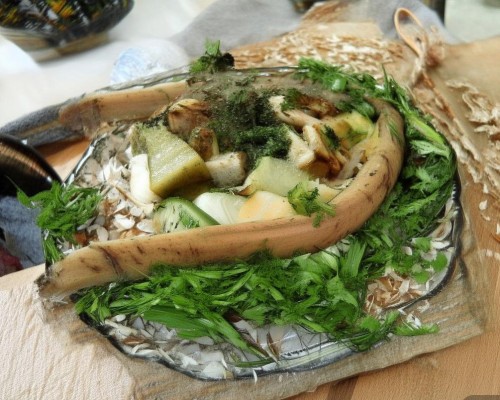 嗯，用户让我写一篇关于网红鼻的文章，首先得确定标题。标题要吸引人，可能用网红鼻，从时尚到文化符号这样的标题，既点出了主题，又有文化深度