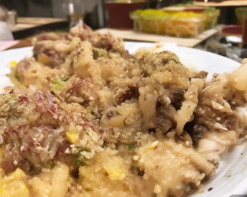 方面，我需要一个吸引眼球的标题，比如网红鼻，从时尚潮流到文化符号，这样既涵盖了时尚又点出了文化意义，应该不错