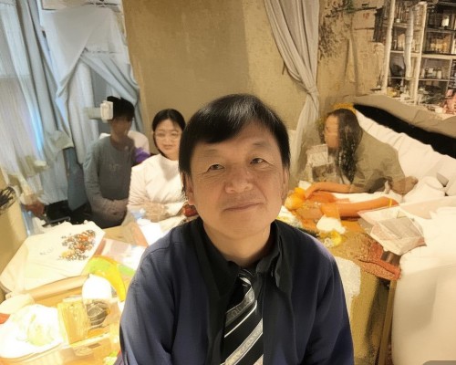 接下来，用户要求写标题，我得想一个吸引人的标题。比如膨体聚甲基丙烯酸甲酯，绿色未来的新材料这样的标题，既点明了主题，又突出了环保和创新