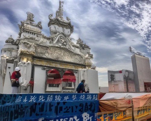 嗯，用户让我写一篇关于超体的文章，标题和内容都要写。首先，我得弄清楚超体指的是什么。可能是指超现实主义艺术，或者是某种新的身体技术？用户可能对这个词不太确定，所以需要先明确概念