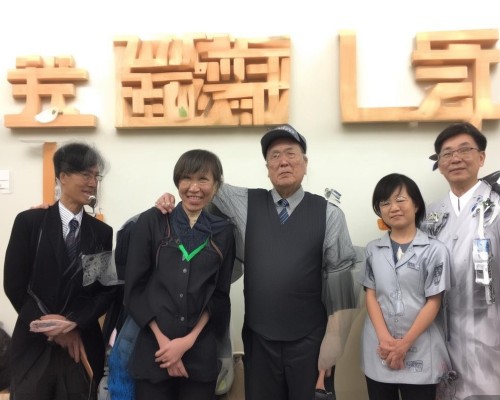 好，用户让我写一篇关于蒜头鼻的文章，标题和内容都要写。首先，我需要明确蒜头鼻是什么，它在医学上指的是什么。蒜头鼻通常是指鼻部结构异常，可能与先天因素或后天受伤有关