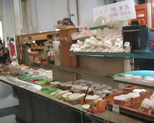 好，用户让我写一篇关于自体软骨隆鼻的文章，首先得确定标题。标题要吸引人，同时能准确反映文章内容。考虑到隆鼻是一个比较专业的医美话题，标题可以定为自体软骨隆鼻，从选择到效果，全方面解析