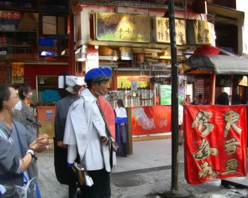 接下来，我得考虑文章的结构。标题要吸引人，同时明确主题。比如肋骨鼻多少钱？价格透明，选择更安心这样的标题，既说明了主题，又突出了价格透明的重要性