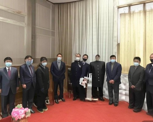 好，用户让我写一篇关于超体的文章，标题和内容都要写。首先，我需要明确超体是什么。可能是指一种超现实的体态，或者是某种科技产物。考虑到用户可能对这个词不太熟悉，我得先解释一下