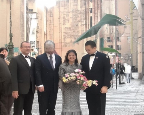 嗯，用户让我写一篇关于鼻尖成形术的文章，标题和内容都要写。首先，我得确定标题，得吸引人又专业。可能用解锁你的精致小确幸，鼻尖成形术全解析这样的标题，既直观又有吸引力