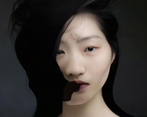 要吸引人，同时准确反映内容。考虑到假体移位和外露可能影响美观和健康，标题可以是假体移位/外露，常见原因及治疗方法解析