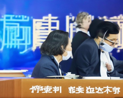 嗯，用户让我写一篇关于超体的文章，标题和内容都要写。首先，我得弄清楚超体这个词的具体含义。可能是指一种超现实的体态，或者是某种科技产物？或者是某种哲学概念？我需要先查一下这个词的定义