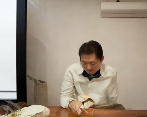 好，用户让我写一篇关于自体软骨隆鼻的文章，首先得确定标题。标题要简洁明了，又能吸引读者，所以自体软骨隆鼻，从选择到效果解析听起来不错