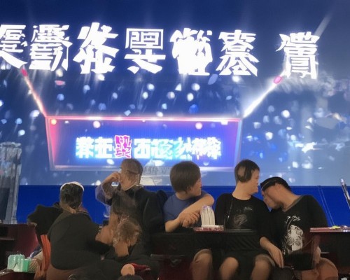 嗯，用户让我写一篇关于鼻整形价格的文章，先写标题，再写内容，内容不少于866个字。首先，我得确定标题要吸引人，同时涵盖价格和手术效果两个方面。可能用鼻整形多少钱？价格范围及选择建议这样的标题比较合适