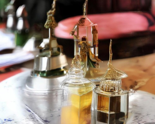 嗯，用户让我写一篇关于包膜挛缩的文章，标题和内容都要写。首先，我得弄清楚什么是包膜挛缩。包膜挛缩听起来像是一个医学术语，可能和皮肤或器官有关。我应该先查一下这个词的定义，确保自己理解正确