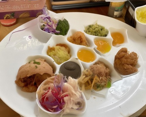 好，用户让我写一篇关于朝天鼻矫正的文章，标题和内容都要写。首先，我需要明确什么是朝天鼻矫正。朝天鼻是指鼻梁低平，显得有些歪斜，可能会影响面部的美感。矫正的话，通常需要通过手术来调整鼻梁的高度和形状